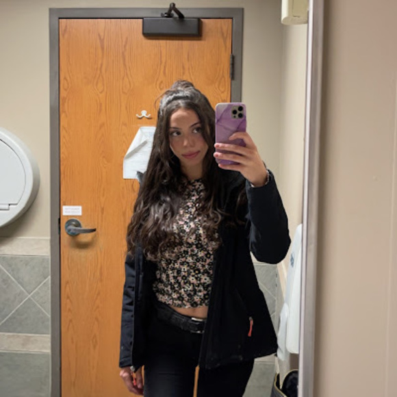 Meet your Posher, Emily - Picture 1 of 1